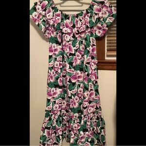 Elegant Strapless Made In Hawaii. PTP 21 INCHES.